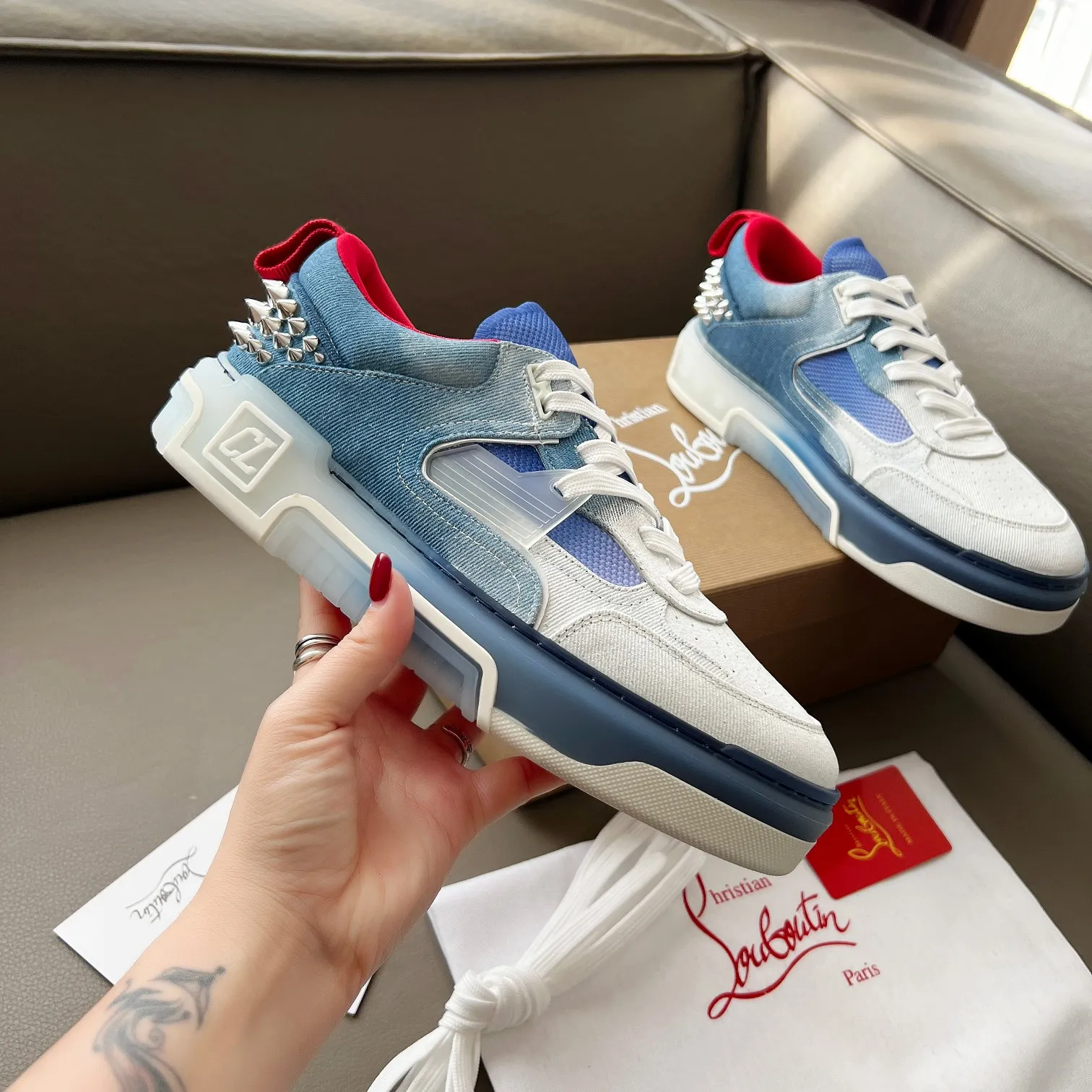 Men's clothing and shoes 💰700! 🌹🌹🌹̋Wang Junkai Yang Mi Xu Kai Zhang Jingyi Ding Chengxin Chen Muchi Wang Ziyi Same style Christian Louboutin 2024 [New product] ASTROLOUBI unisex thick-soled sports shoes red-soled shoes are a perfect fusion of fashion and sports. The fabric is made of imported high-quality washed denim, and the surface is computer printed, and the back is decorated with classic rivets. The interior is blended with a knitted tongue for added durability, breathability and quick-drying comfort. The outsole is made of a combination of EVA foam and imported rubber, and the colorful CL iconic letters on the side of the outsole show the brand's unique style. It is a ceiling-level comfortable skate shoe! ! ! Multiple colors available, women’s sizes 35--40, men’s sizes 39--44 (45 customized)